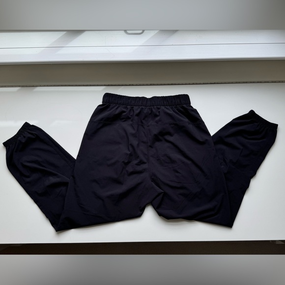 Lululemon, Black Light Weight Jogger, Size 6 - Picture 2 of 4